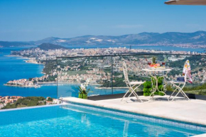 Villa Naaria, unique view, infinity pool and complete privacy